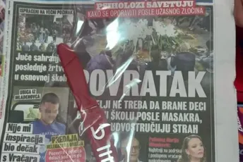 Nakon masovnih ubistava: Građanima uz Kurir na poklon nož Nakon masovnih ubistava: Građanima uz Kurir na poklon nož