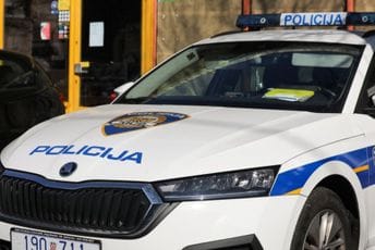 U Dalmaciji odjekivale eksplozije: Raznijeli dva bankomata, još se ne zna da li su ukrali novac U Dalmaciji odjekivale eksplozije: Raznijeli dva bankomata, još se ne zna da li su ukrali novac