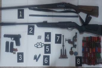 Kod Ulcinjanina pronašli pištolj, puške, municiju... Kod Ulcinjanina pronašli pištolj, puške, municiju...