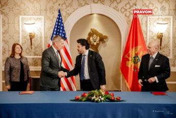 Abazović: U Luci Bar gradiće se LNG terminal za uvoz tečnog prirodnog gasa i grinfild termoelektrana na gas Abazović: U Luci Bar gradiće se LNG terminal za uvoz tečnog prirodnog gasa i grinfild termoelektrana na gas