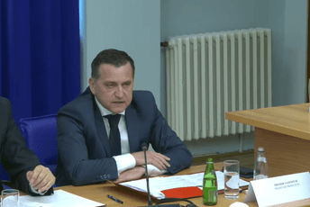 Vojinović: Od 4. maja šest telefonskih prijava vršnjačkog nasilja Vojinović: Od 4. maja šest telefonskih prijava vršnjačkog nasilja