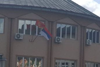 Vraneš: Po najhitnijem postupku da se istakne trobojka – zastava srpskog naroda