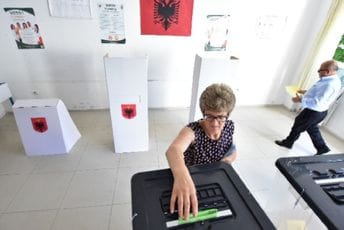 Počeli izbori i u Albaniji: Biraju vlast u svim opštinama, Tirana i Skadar u centru pažnje Počeli izbori i u Albaniji: Biraju vlast u svim opštinama, Tirana i Skadar u centru pažnje