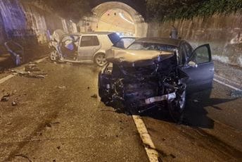 Težak udes kod Vrmca: Pet osoba povrijeđeno, dvije teže Težak udes kod Vrmca: Pet osoba povrijeđeno, dvije teže