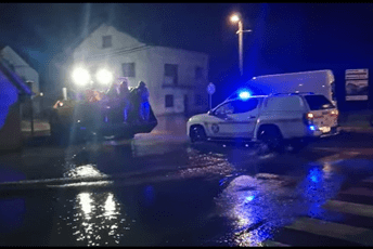 (VIDEO) Poplave u Hrvatskoj, Gračac i Obrovac pod vodom (VIDEO) Poplave u Hrvatskoj, Gračac i Obrovac pod vodom