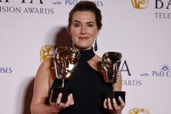 "Uspjele smo zajedno, mala": Kejt Vinslet osvojila prvu BAFTA nagradu u karijeri "Uspjele smo zajedno, mala": Kejt Vinslet osvojila prvu BAFTA nagradu u karijeri