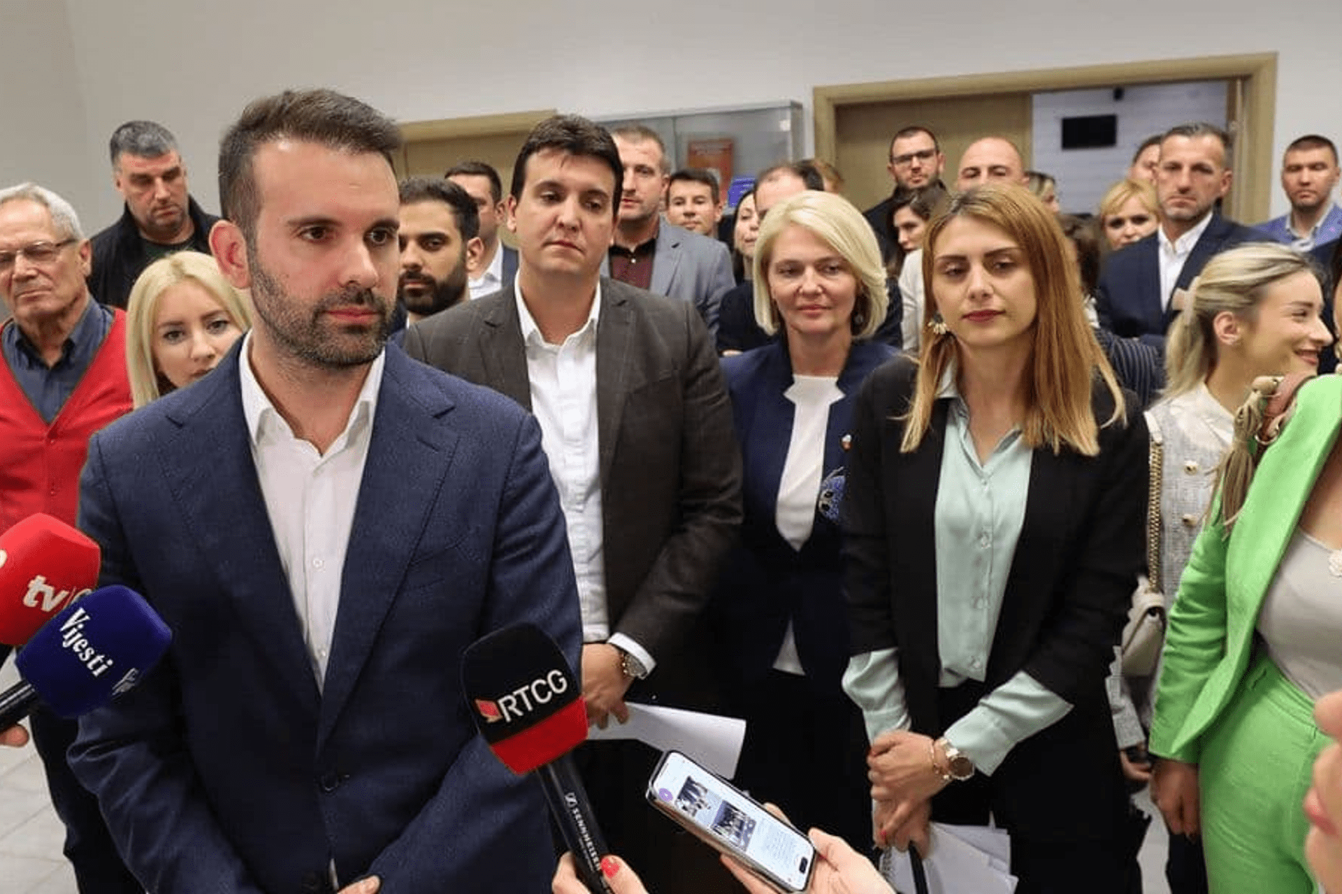 Fotografija 5: Šta ako na kraju opet budemo išli na izbore