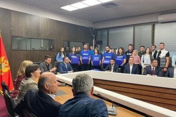 Koalicija DPS, SD, LP, DUA predala listu za parlamentarne izbore 11. juna Koalicija DPS, SD, LP, DUA predala listu za parlamentarne izbore 11. juna