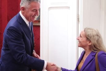 "Izraz uvažavanja najvažnijeg susjeda": Đukanović se sastao sa ambasadorkom Italije "Izraz uvažavanja najvažnijeg susjeda": Đukanović se sastao sa ambasadorkom Italije