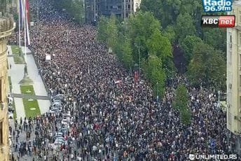 U Beogradu počeo treći skup "Srbija protiv nasilja": Rijeke ljudi ispred Skupštine
