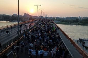 Rijeke ljudi u Beogradu: Građani blokirali Gazelu, sada se vraćaju ka Skupštini Rijeke ljudi u Beogradu: Građani blokirali Gazelu, sada se vraćaju ka Skupštini