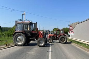 Srbija: Blokirani svi putevi za Pančevo i Zrenjanin, blokada i na Ibarskoj Srbija: Blokirani svi putevi za Pančevo i Zrenjanin, blokada i na Ibarskoj