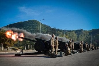Cetinje: Vojska Crne Gore izvršila počasnu artiljerijsku paljbu Cetinje: Vojska Crne Gore izvršila počasnu artiljerijsku paljbu