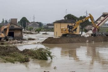 U Italiji više od 36.000 raseljenih i 14 stradalih u poplavama U Italiji više od 36.000 raseljenih i 14 stradalih u poplavama