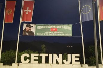 Transparent podrške za Nena Kaluđerovića: "Danas on śutra - svi mi" Transparent podrške za Nena Kaluđerovića: "Danas on śutra - svi mi"