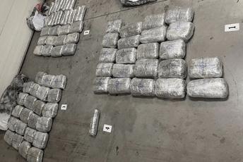 Zaplijenjena tri džaka marihuane u blizini granice s Albanijom, uhapšen Podgoričanin Zaplijenjena tri džaka marihuane u blizini granice s Albanijom, uhapšen Podgoričanin