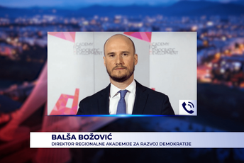 Božović: Protesti nisu za opoziciju,već protiv stanja u državi koje je uzrokovano odlukama vlasti u Beogradu Božović: Protesti nisu za opoziciju,već protiv stanja u državi koje je uzrokovano odlukama vlasti u Beogradu