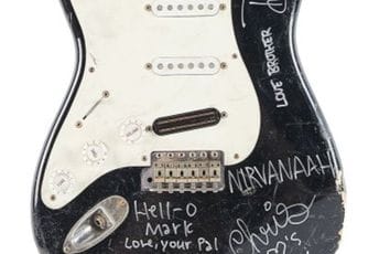 Gitara koju je Kurt Kobejn razbio prodata na aukciji desetostruko više od procijenjene vrijednosti Gitara koju je Kurt Kobejn razbio prodata na aukciji desetostruko više od procijenjene vrijednosti