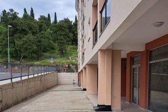 Roditelji protiv odluke da se đaci iz OŠ Oktoih sele u prostor pod Ljubovićem, Ministarstvo i uprava traže novo rješenje Roditelji protiv odluke da se đaci iz OŠ Oktoih sele u prostor pod Ljubovićem, Ministarstvo i uprava traže novo rješenje