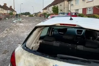 Neredi u Kardifu: Zapaljeni automobili tokom noći, napadnuta i policija Neredi u Kardifu: Zapaljeni automobili tokom noći, napadnuta i policija