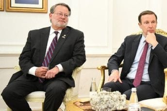 Senatori Marfi i Piters dolaze u Crnu Goru: Mir na Balkanu ne možemo uzeti zdravo za gotovo, na putu ka EU ima još posla Senatori Marfi i Piters dolaze u Crnu Goru: Mir na Balkanu ne možemo uzeti zdravo za gotovo, na putu ka EU ima još posla