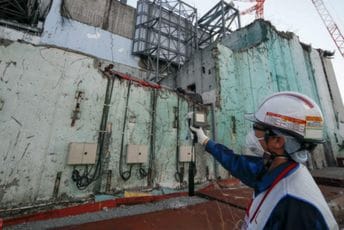 Južnokorejski tim u posjeti nuklearnoj elektrani Fukušima Južnokorejski tim u posjeti nuklearnoj elektrani Fukušima