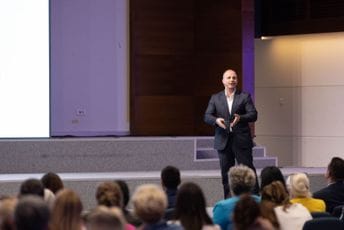 Milović: Novim investicijama i kapitalnim ulaganjem postižemo održivo povećanje bruto zarade od 50 odsto Milović: Novim investicijama i kapitalnim ulaganjem postižemo održivo povećanje bruto zarade od 50 odsto