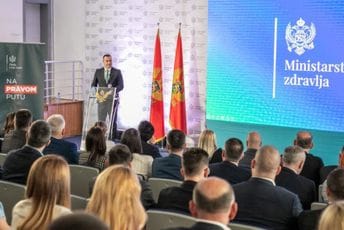 Šćekić: U toku projekti i investicije u zdravstveni sistem čija je vrijednost preko 50 miliona eura Šćekić: U toku projekti i investicije u zdravstveni sistem čija je vrijednost preko 50 miliona eura