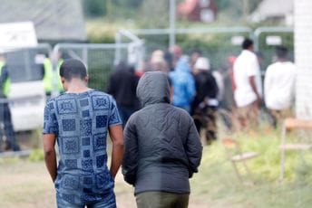 Proračuni pokazali: Broj migranata u Velikoj Britaniji u 2022. dostigao rekordnih 606 hiljada ljudi Proračuni pokazali: Broj migranata u Velikoj Britaniji u 2022. dostigao rekordnih 606 hiljada ljudi