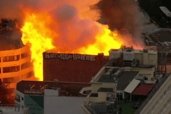 (VIDEO) U Sidneju veliki požar, zgrada se urušava (VIDEO) U Sidneju veliki požar, zgrada se urušava