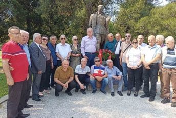 Položeni vijenci na Titov spomenik: Danas neki žele da unize njegov lik, ali tome se ima ko suprotstaviti Položeni vijenci na Titov spomenik: Danas neki žele da unize njegov lik, ali tome se ima ko suprotstaviti