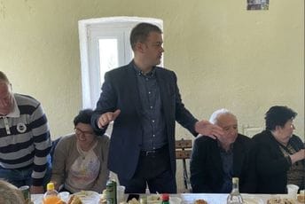 "Turisti oduševljeni": Predsjednik Opštine Plužine na seoskoj slavi "Turisti oduševljeni": Predsjednik Opštine Plužine na seoskoj slavi