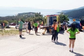 Hrvatska: Prevrnuo se traktor s prikolicom punom maturanata, ima povrijeđenih
