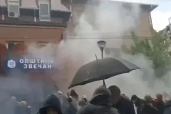 Kosovo: Desetak osoba povrijeđeno u sukobu policije i građana u Zvečanu