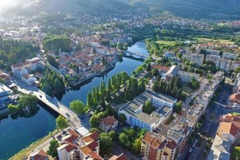 Trebinje: Opozicija optužuje SNSD da je dovodila i birače iz Crne Gore