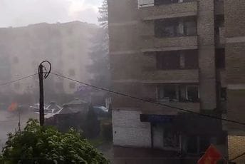 Olujno nevrijeme pogodilo Bijelo Polje: Jaka kiša i vjetar, na ulicama bujice