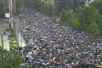 Protest u Beogradu: Desetine hiljada građana na ulici, traže ostavke i odlazak Aleksandra Vučića