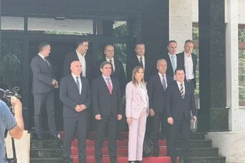 Spajić: PES će biti najveća snaga u novoj vladi; Perić: Milatović da podnese ostavku na partijsku funkciju Spajić: PES će biti najveća snaga u novoj vladi; Perić: Milatović da podnese ostavku na partijsku funkciju