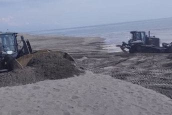 Zaštita plaže od erozije: Vojska Crne Gore podigla pješčani nasip na Adi Bojani