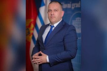 Čađenović Čarapiću: Pozabavite se koalicionim partnerima i ubrzanim padom rejtinga, sa 44 dođoste do 25 Čađenović Čarapiću: Pozabavite se koalicionim partnerima i ubrzanim padom rejtinga, sa 44 dođoste do 25