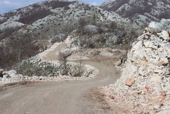 Mještani Njeguša upozoravaju na probleme, Abazoviću poručili: Ako je znao da brani Sinjajevinu, neka sad zaštiti Lovćen Mještani Njeguša upozoravaju na probleme, Abazoviću poručili: Ako je znao da brani Sinjajevinu, neka sad zaštiti Lovćen