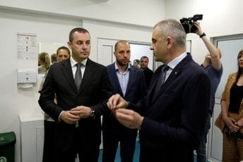 U Podgorici i Ulcinju: Jedinice Zavoda za hitnu medicinsku pomoć dobile prvu laboratorijsku i ultrazvučnu dijagnostiku U Podgorici i Ulcinju: Jedinice Zavoda za hitnu medicinsku pomoć dobile prvu laboratorijsku i ultrazvučnu dijagnostiku