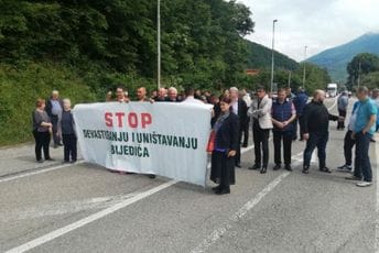 Blokadom puta Bijelo Polje-Prijepolje traže raskid koncesije za kamenolom
