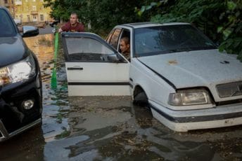 Sedam osoba nestalo u poplavama nakon rušenja brane u Ukrajini