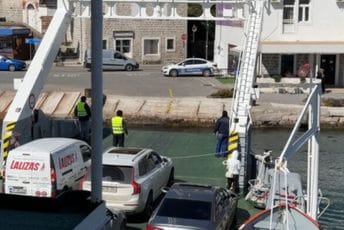 Protest Sindikalne organizacije Instituta „Dr Simo Milošević“: Blokada trajektnog prelaza od 15 do 17 sati Protest Sindikalne organizacije Instituta „Dr Simo Milošević“: Blokada trajektnog prelaza od 15 do 17 sati