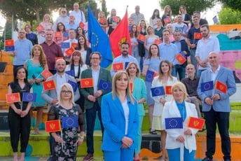 Perović-Ivanović: Novac iz budžeta smo donirali narodnim kuhinjama i dnevnim centrima Perović-Ivanović: Novac iz budžeta smo donirali narodnim kuhinjama i dnevnim centrima