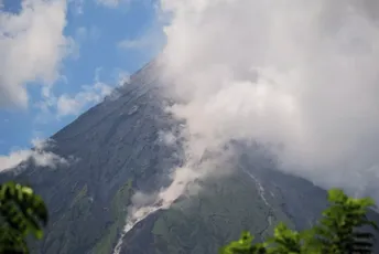 Filipini: Podignut nivo uzbune zbog aktivnosti vulkana Majon