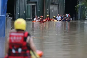 Velike poplave u Kini: Kiša padala 35 sati neprekidno