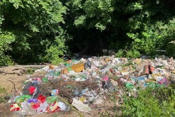 Berane: Divlje deponije zagađuju životnu sredinu, ugrožene i Vasove vode Berane: Divlje deponije zagađuju životnu sredinu, ugrožene i Vasove vode
