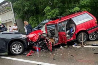 Udes u Kotoru, dvije osobe povrijeđene Udes u Kotoru, dvije osobe povrijeđene